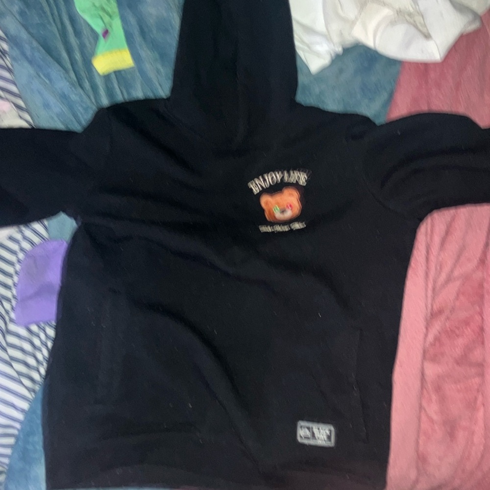 Am selling a hoodie that I can’t fit nm